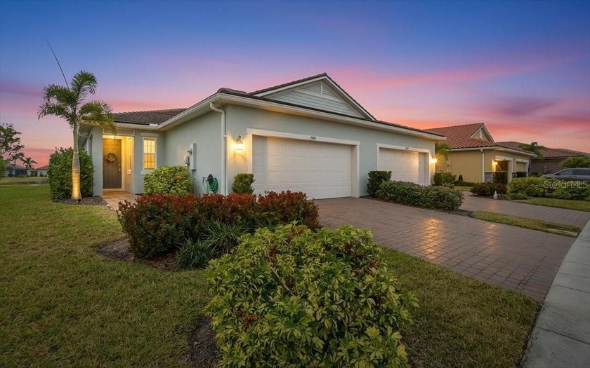 This Villa has it all! This stunning 2 bedroom, 2 bathroom - Beach Home for sale in Venice, Florida on Beachhouse.com