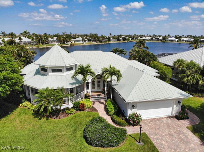 This exquisite Daniel Wayne designer home offers 3 bedrooms, a - Beach Home for sale in Fort Myers, Florida on Beachhouse.com