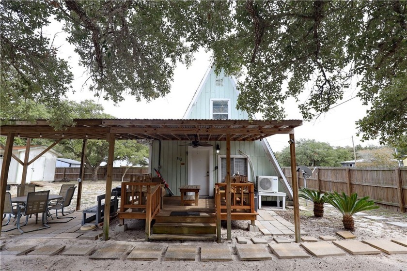 Great weekend get a way, retirement home or rental. Double lot - Beach Home for sale in Rockport, Texas on Beachhouse.com