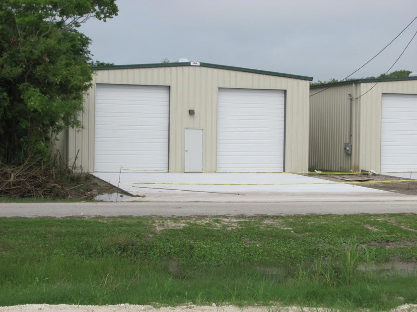 BLDG IN GOOD CONDITION, 14'  OVERDOORS, 3PHASE ELEC, WATER-CITY - Beach Commercial for sale in Fulton, Texas on Beachhouse.com