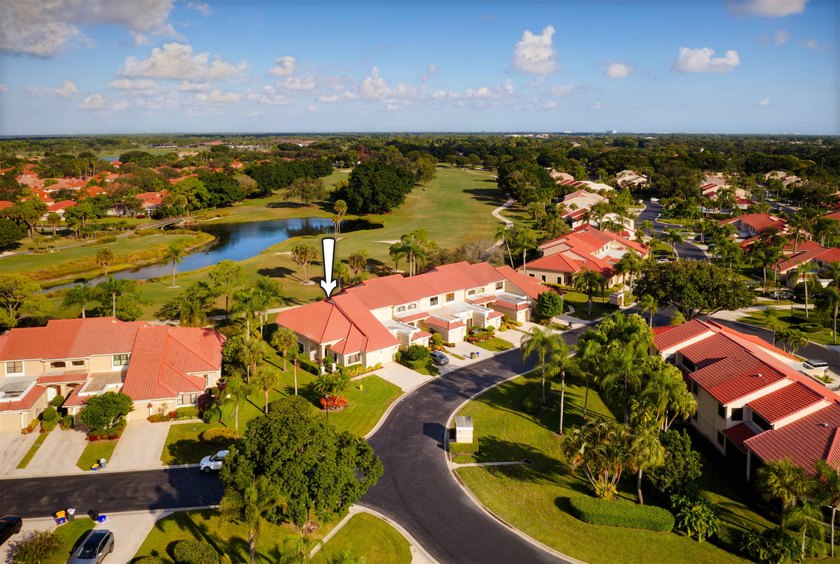 Set along the picturesque fairways of PGA National, this - Beach Townhome/Townhouse for sale in Palm Beach Gardens, Florida on Beachhouse.com