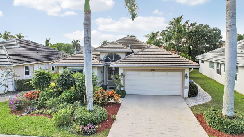Enjoy the golf club community lifestyle in this beautifully - Beach Home for sale in Hobe Sound, Florida on Beachhouse.com
