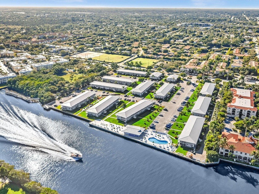 Beautiful coop with modern updates: Diagonal ceramic tile - Beach Condo for sale in Boynton Beach, Florida on Beachhouse.com