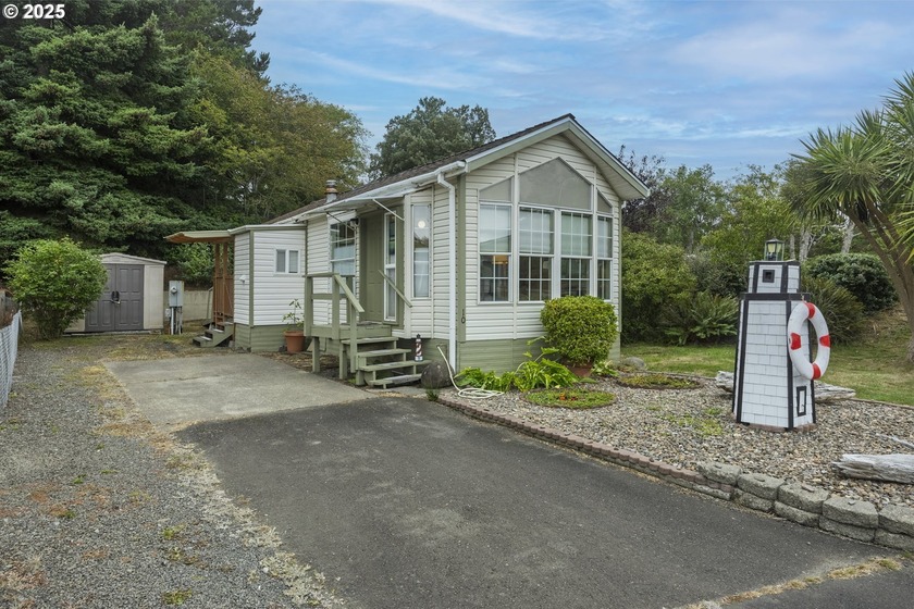 Welcome to this adorable 480 sq ft home located in the desirable - Beach Home for sale in Lincoln City, Oregon on Beachhouse.com