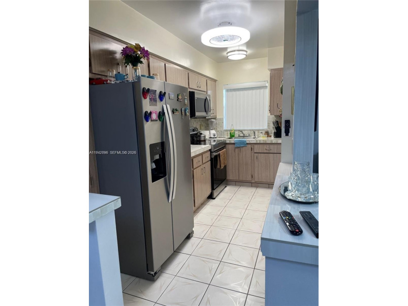 ***55+Community***This cozy 1/1 offers tile floors throughout - Beach Condo for sale in Hallandale Beach, Florida on Beachhouse.com