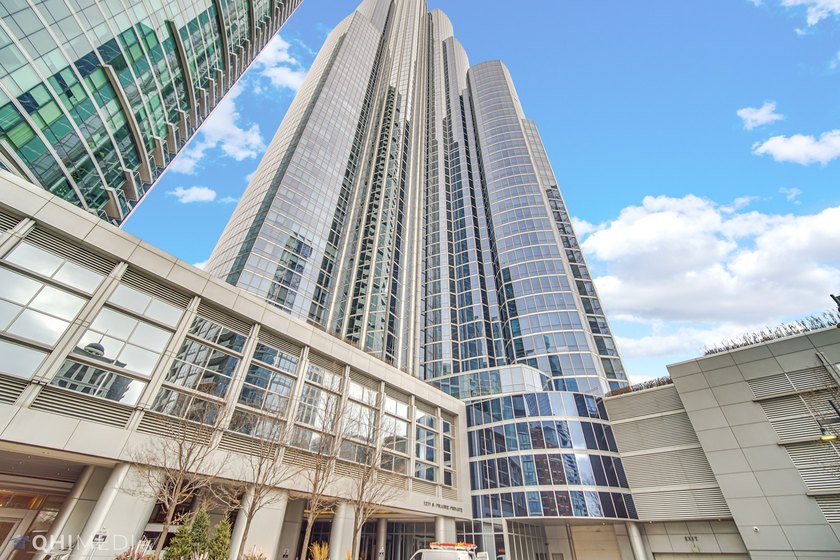 One Museum Park East presents a spectacular opportunity to own a - Beach Condo for sale in Chicago, Illinois on Beachhouse.com