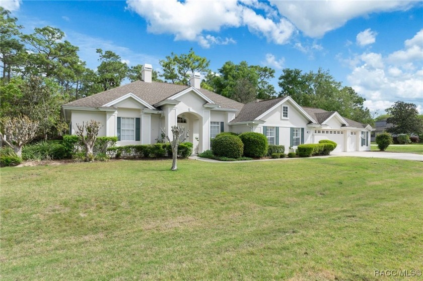A little bit of paradise awaits you in this luxurious - Beach Home for sale in Homosassa, Florida on Beachhouse.com