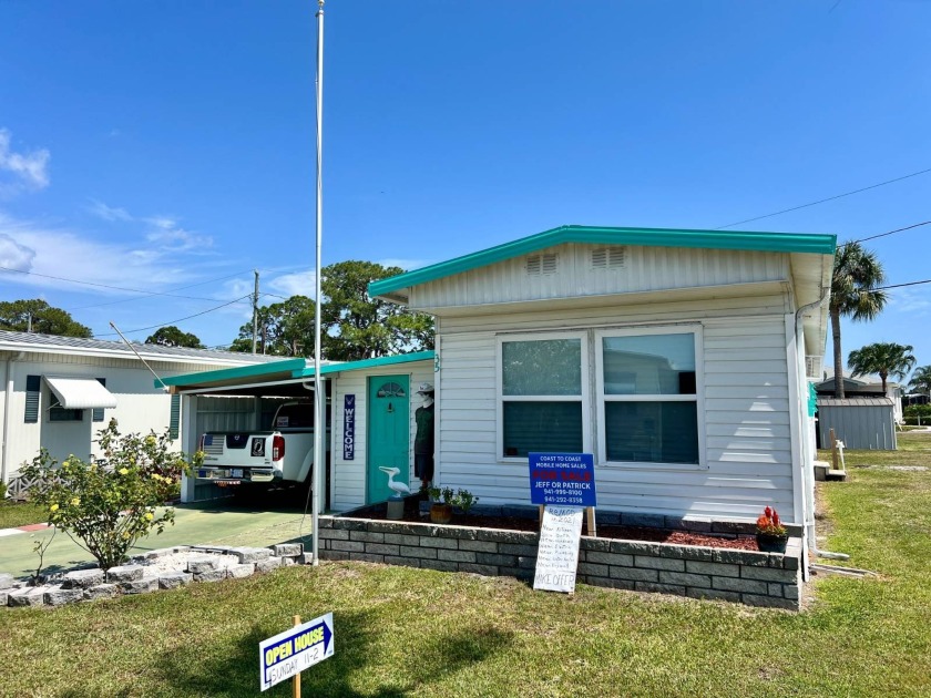 Welcome to your cozy retreat in Coach House Mobile Home Park - Beach Home for sale in Palmetto, Florida on Beachhouse.com