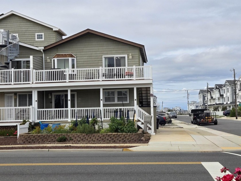 Townhouse Condo with pretty bay views. This home has been a year - Beach Townhome/Townhouse for sale in Avalon, New Jersey on Beachhouse.com