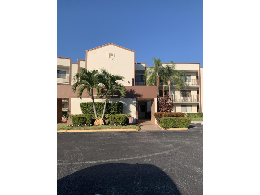 HIGHLY DESIRED 1ST FLOOR UNIT, PREPARED FOR IMMEDIATE OCCUPANCY - Beach Condo for sale in Tamarac, Florida on Beachhouse.com