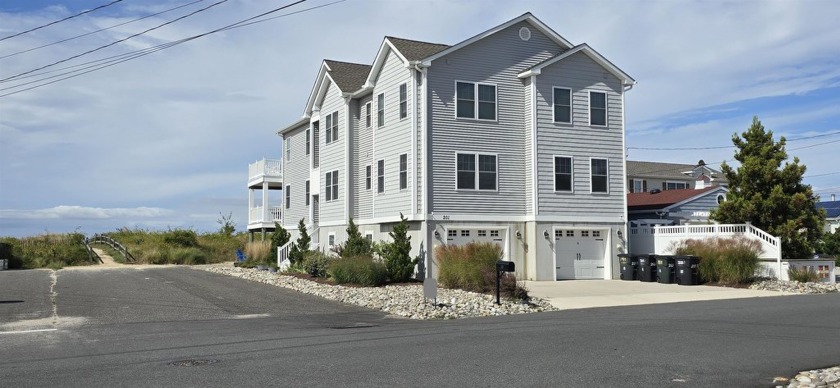 This beautiful Bayfront property consists of two separate units - Beach Townhome/Townhouse for sale in Villas, New Jersey on Beachhouse.com