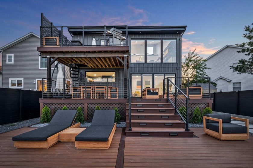 Exquisite 4 Bed, 3.5 Bath Contemporary On the Water In Baldwin - Beach Home for sale in Baldwin Harbor, New York on Beachhouse.com
