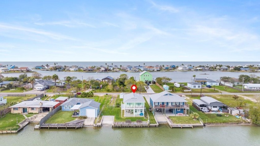 Cozy 3 bedroom, 2 bathroom waterfront home with amazing views - Beach Home for sale in Rockport, Texas on Beachhouse.com