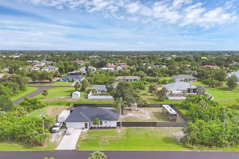 DOUBLE LOT with a 3/2/2 spacious split floorplan home in East - Beach Home for sale in Englewood, Florida on Beachhouse.com