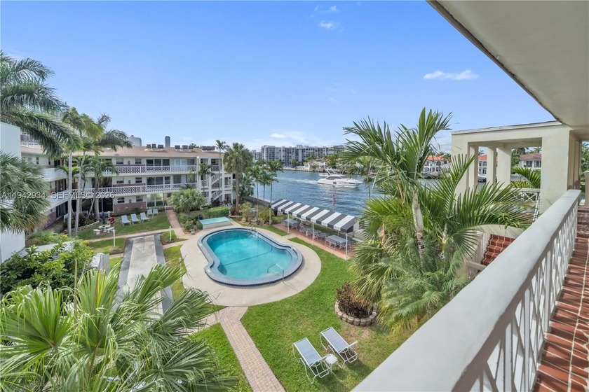 Ideal location across the street from the beach in a - Beach Other for sale in Hollywood, Florida on Beachhouse.com