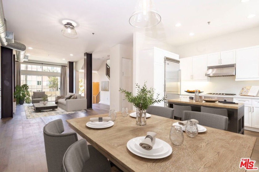 Beautifully-updated and elegant townhome in the sought-after - Beach Condo for sale in Playa Vista, California on Beachhouse.com