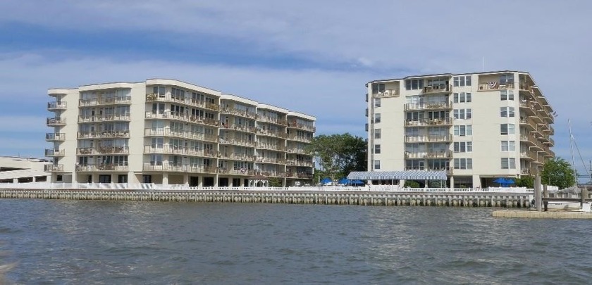 This well maintained 2-bedroom, 2-bathroom condo offers - Beach Condo for sale in Ocean City, New Jersey on Beachhouse.com