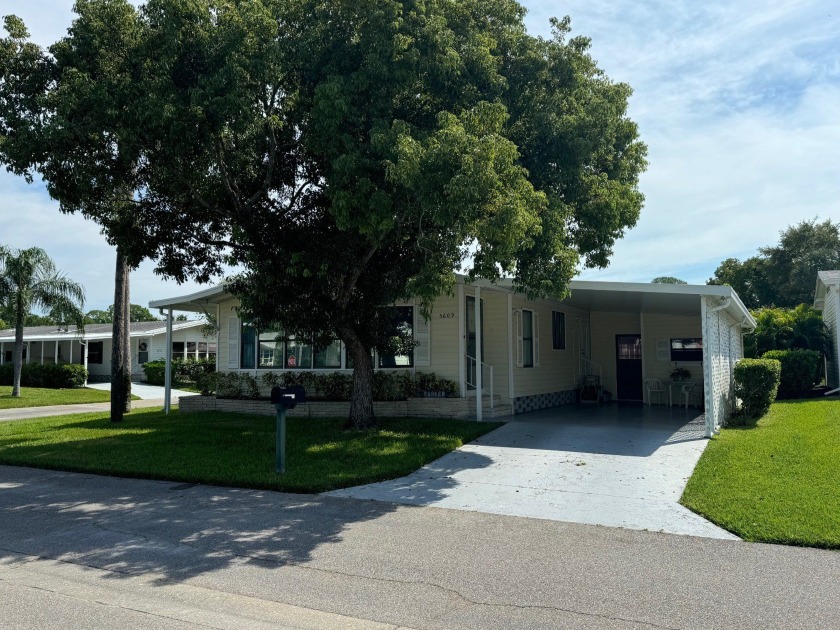 THIS HOME IS ON LEASED LAND WITH AN APPROXIMATE MONTHLY LOT - Beach Home for sale in Sarasota, Florida on Beachhouse.com