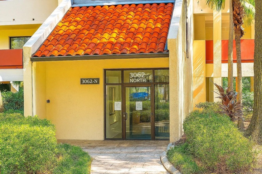 This beautifully decorated 1-bedroom, 1-bath condo offers - Beach Condo for sale in Clearwater, Florida on Beachhouse.com