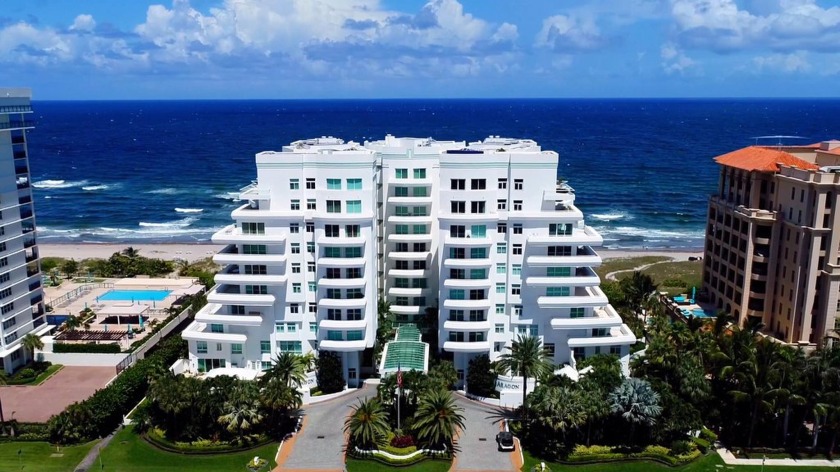 SPECTACULARLY REMODELED WRAPAROUND CORNER CONDOMINIUM WITH - Beach Condo for sale in Boca Raton, Florida on Beachhouse.com