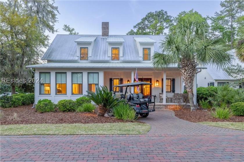 This spacious 4 BR, 4.5 BA Wilson Cottage features an open floor - Beach Home for sale in Bluffton, South Carolina on Beachhouse.com
