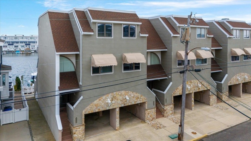 OPEN HOUSE OCTOBER 19th from 1-3PM COME SEE THIS... Beautiful - Beach Townhome/Townhouse for sale in Stone Harbor, New Jersey on Beachhouse.com