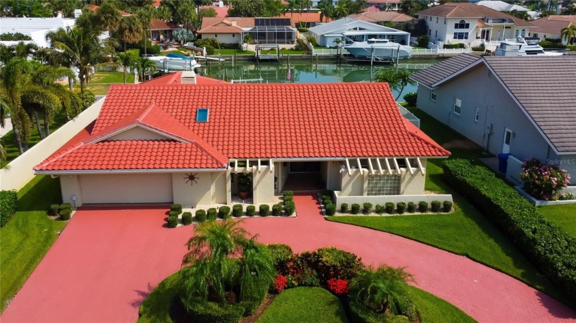 The Finest in Luxury Island Living!  Amazing waterfront pool - Beach Home for sale in St. Petersburg, Florida on Beachhouse.com