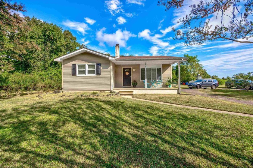 This beautifully updated ranch-style home offers three bedrooms - Beach Home for sale in North Cape May, New Jersey on Beachhouse.com