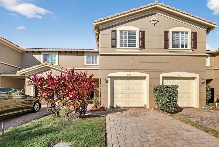 BEAUTIFUL TOWNHOME IN DESIRABLE NEWPORT ISLES . 3/2.5/1 WITH - Beach Townhome/Townhouse for sale in Port Saint Lucie, Florida on Beachhouse.com