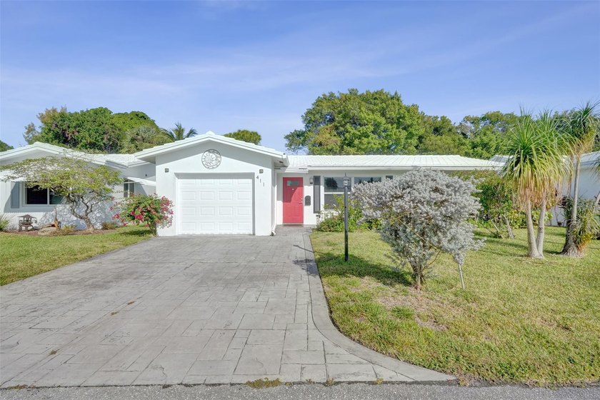 Beautifully updated 2-bedroom, 2-bath residence located in a - Beach Home for sale in Pompano Beach, Florida on Beachhouse.com