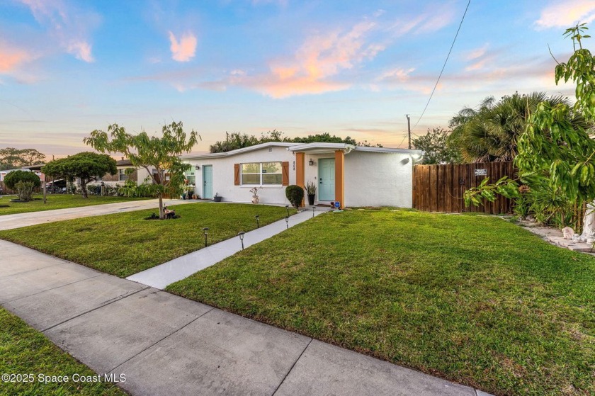 Like new  full of character! This charming Florida home features - Beach Home for sale in Melbourne, Florida on Beachhouse.com