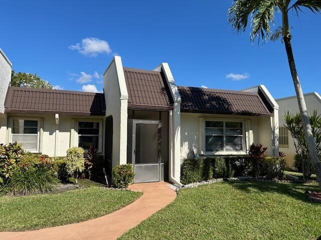 Enjoy comfort, security, & an active lifestyle in this spacious - Beach Home for sale in West Palm Beach, Florida on Beachhouse.com