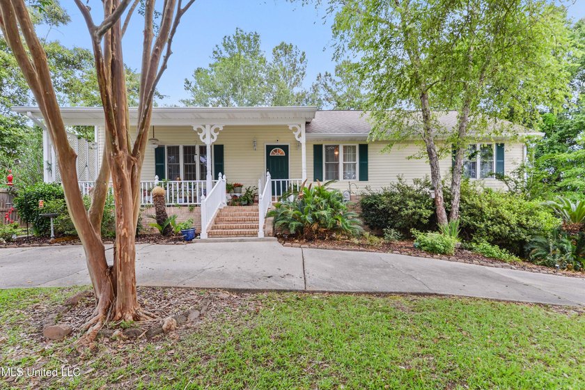 Have you been dreaming of a cozy cottage feel without giving up - Beach Home for sale in Diamondhead, Mississippi on Beachhouse.com