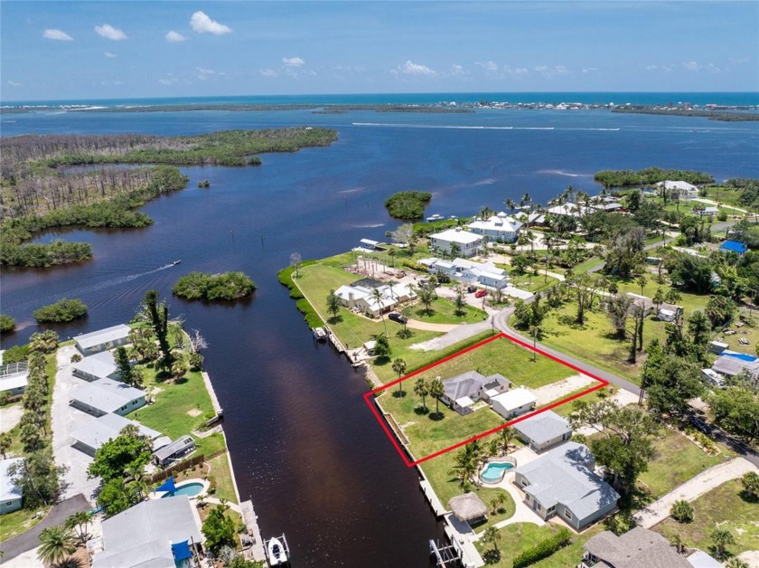 Waterfront Canal Property with No Bridges to the Gulf! Welcome - Beach Home for sale in Englewood, Florida on Beachhouse.com