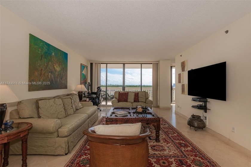 SPECTACULAR VIEWS FROM THIS SPACIOUS 2 BEDROOM/2 BATH UNIT IN - Beach Condo for sale in Aventura, Florida on Beachhouse.com