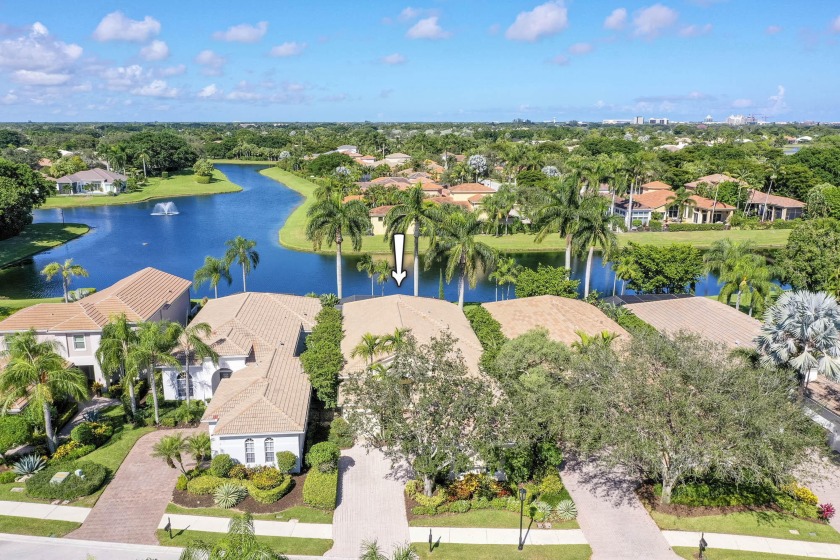 Exquisite wide lake views from this pristine newly painted - Beach Home for sale in Palm Beach Gardens, Florida on Beachhouse.com