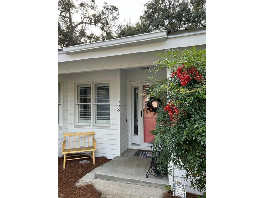 This adorable cottage has an updated kitchen, flooring, outdoor - Beach Home for sale in Saint Simons, Georgia on Beachhouse.com