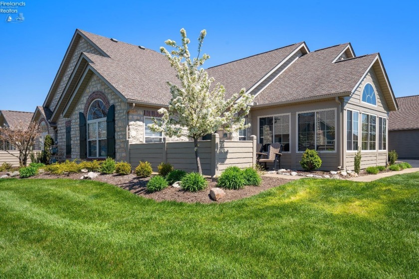 The Fairway Villas at Catawba Island Club. This Abbey model has - Beach Condo for sale in Port Clinton, Ohio on Beachhouse.com