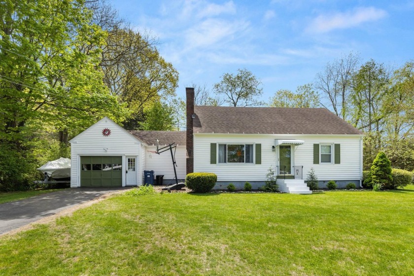 Welcome to 7 Lamson Lane! Conveniently located just minutes from - Beach Home for sale in Hampton, New Hampshire on Beachhouse.com