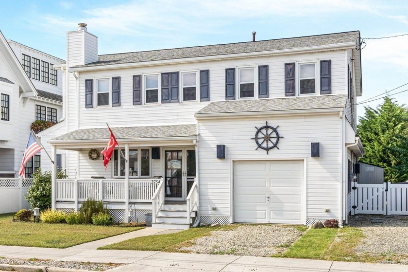 Welcome to 2754 First Ave. Centrally located just 2 blocks to - Beach Home for sale in Avalon, New Jersey on Beachhouse.com