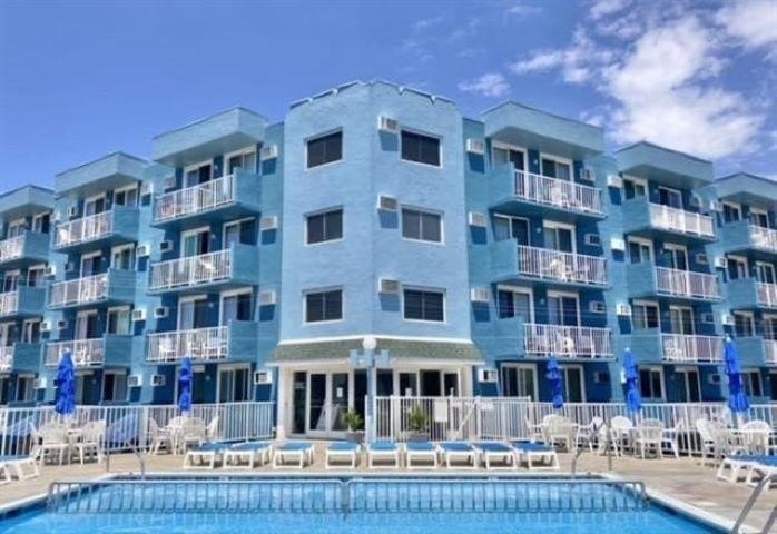 Diplomat Resort Condo #118. 1 Bedroom 1 Bath unit centrally - Beach Condo for sale in Wildwood, New Jersey on Beachhouse.com