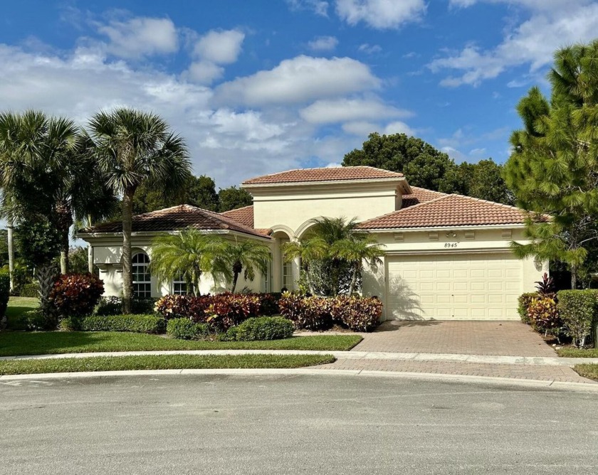 Welcome to your new home in Wellington's premier 55+ active - Beach Home for sale in Wellington, Florida on Beachhouse.com