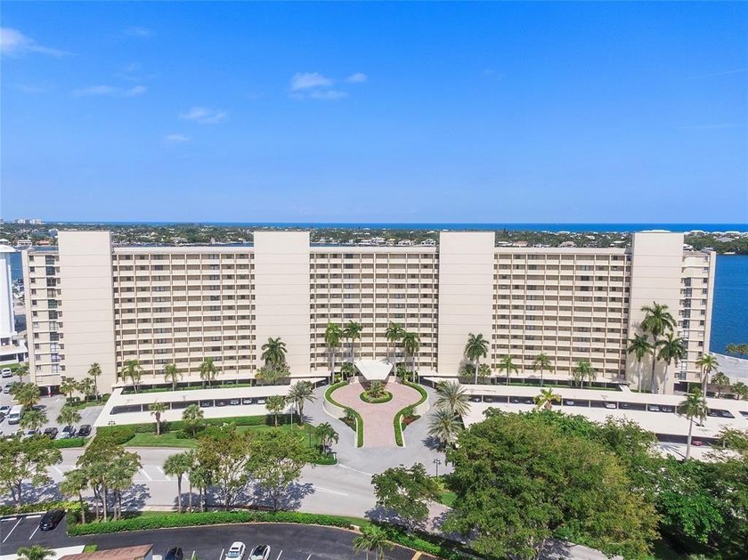 136 Lakeshore Dr unit: T10 - Beach Condo for sale in North Palm Beach, Florida on Beachhouse.com