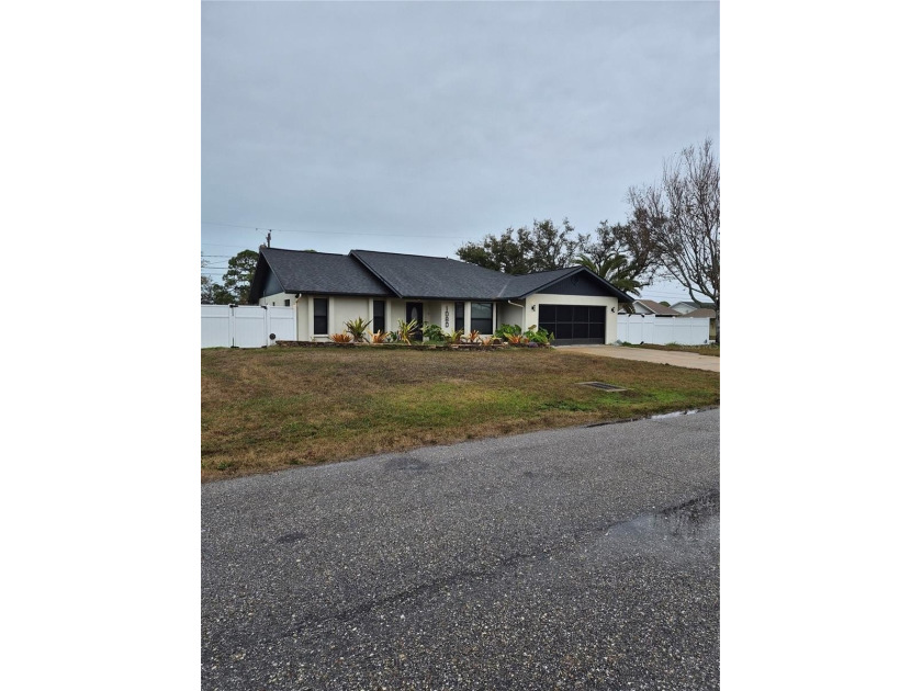This is a very spacious 4 bedroom, 2 bath home with a beautiful - Beach Home for sale in Venice, Florida on Beachhouse.com