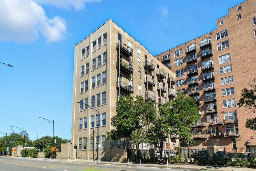 INVESTOR FRIENDLY and Move In Ready! Don't miss out on this 1Bed - Beach Condo for sale in Chicago, Illinois on Beachhouse.com