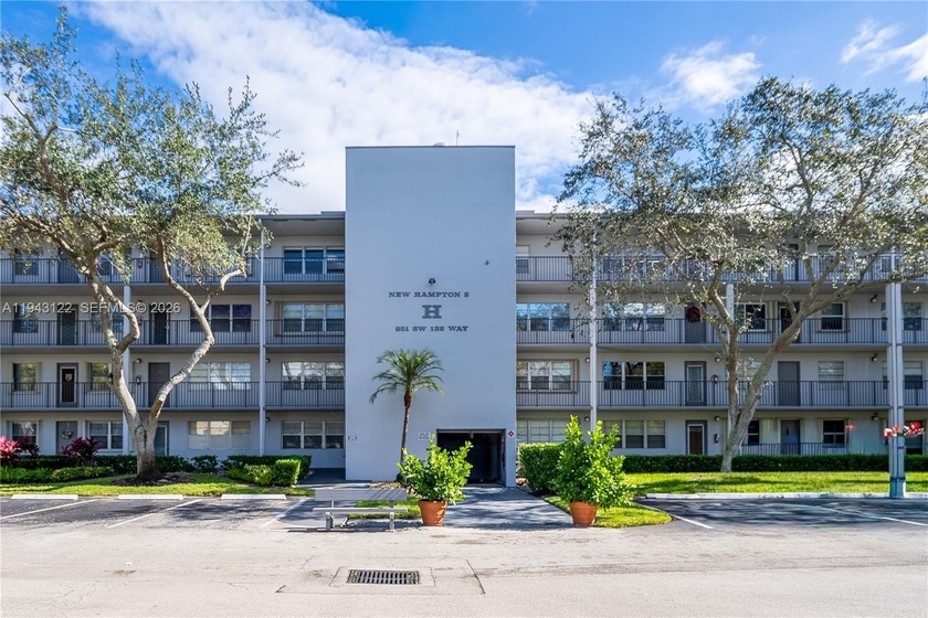 LOCATION!!!PEACEFUL GOLF & LAKE VIEW. TAKE A PLEASURE RESORT - Beach Condo for sale in Pembroke Pines, Florida on Beachhouse.com