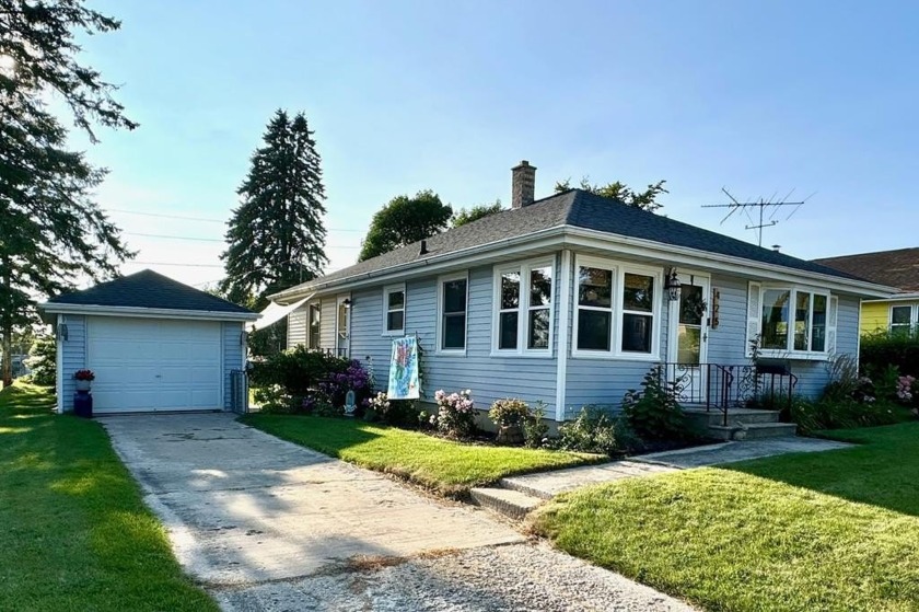 This newly remodeled 3 bedroom, 1 1/2 bath home in Algoma, WI - Beach Home for sale in Algoma, Wisconsin on Beachhouse.com