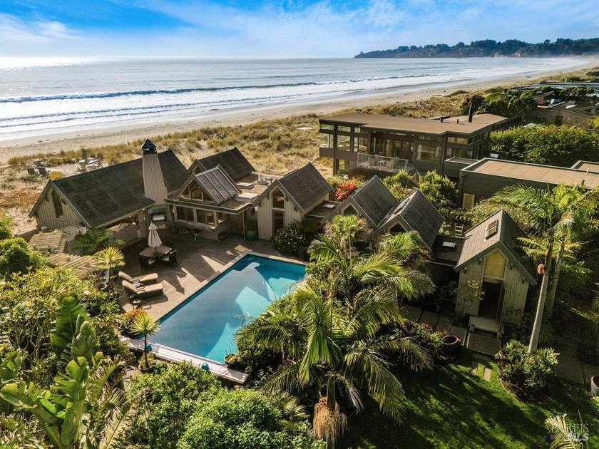172 Seadrift Road is not just an escape. It is your own private - Beach Home for sale in Stinson Beach, California on Beachhouse.com