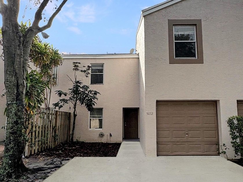 This property qualifies for a $10,000 LENDER CREDIT! Welcome - Beach Townhome/Townhouse for sale in West Palm Beach, Florida on Beachhouse.com