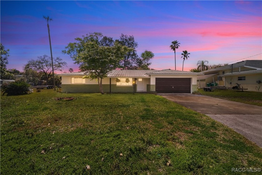 Charming Waterfront Retreat in Crystal River! Discover the - Beach Home for sale in Crystal River, Florida on Beachhouse.com